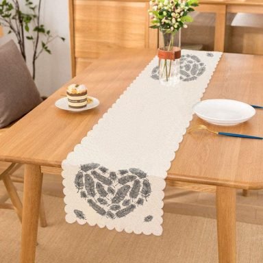 Tüy Desen Kalp Motifli Dijital Baskılı Dekoratif Runner