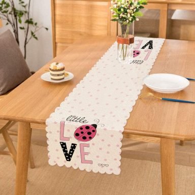 Love Uğurböceği Desenli Dekoratif Runner