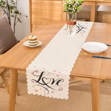 Love Yazılı Kalp Puanlı Motifli Dekoratif Runner