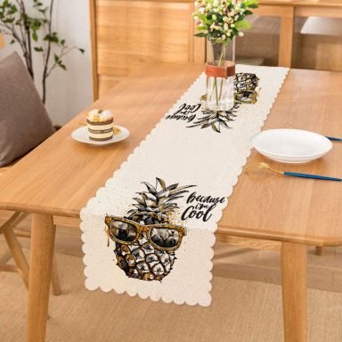 Beyaz Zeminde 3D Ananas Özel Tasarımlı Runner