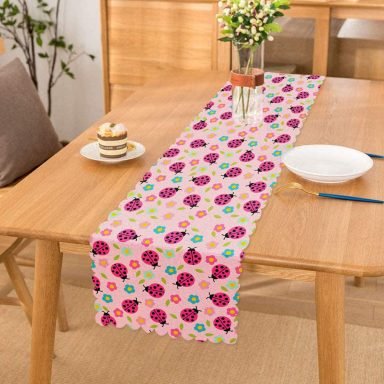 Pembe Zeminde Uğur Böcekleri Tasarımlı Modern Runner