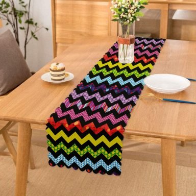 Realhomes Siyah Zeminli Renkli Zigzag Motifli Dijital Baskılı Runner