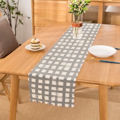 Gri Zeminde Geometrik Kare Motifli Dekoratif Runner