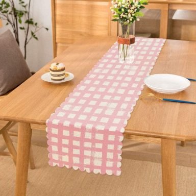 Pembe Zeminde Geometrik Kare Motifli Dekoratif Runner