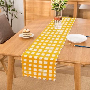 Sarı Zeminde Geometrik Kare Motifli Dekoratif Runner