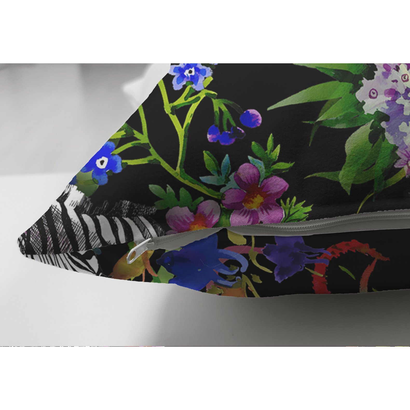 Suet-K3431-Siyah-Zeminde-Amazon-Zebra-Tasarimli-Dijital-Baskili-Suet-Yastik-Kirlent-Kilifi-2