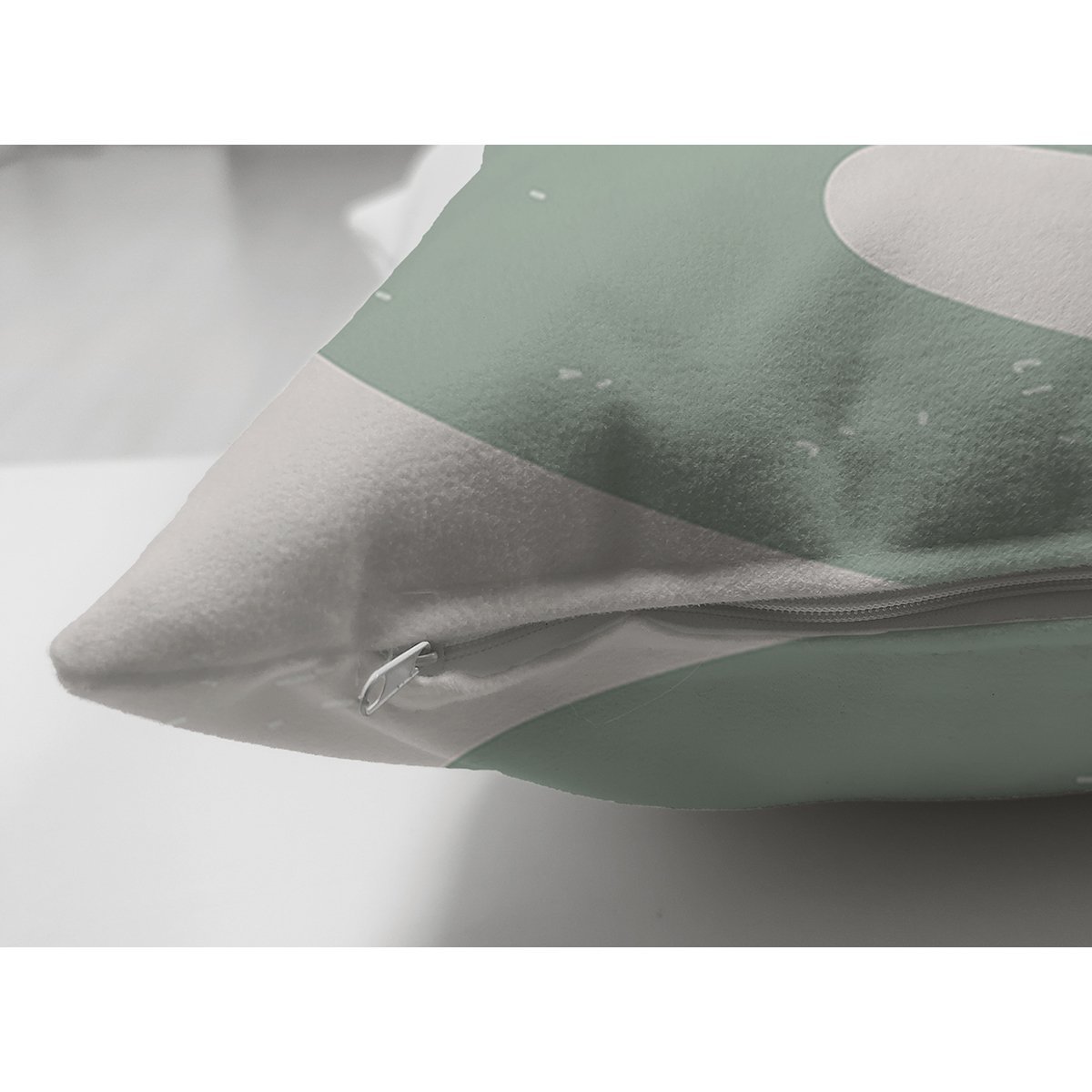 Suet-K7382-Renkli-Zemin-Uzerinde-Onedraw-Cizimli-Yaprak-Motifli-Dijital-Baskili-Modern-Suet-Yastik-Kirlent-Kilifi-2