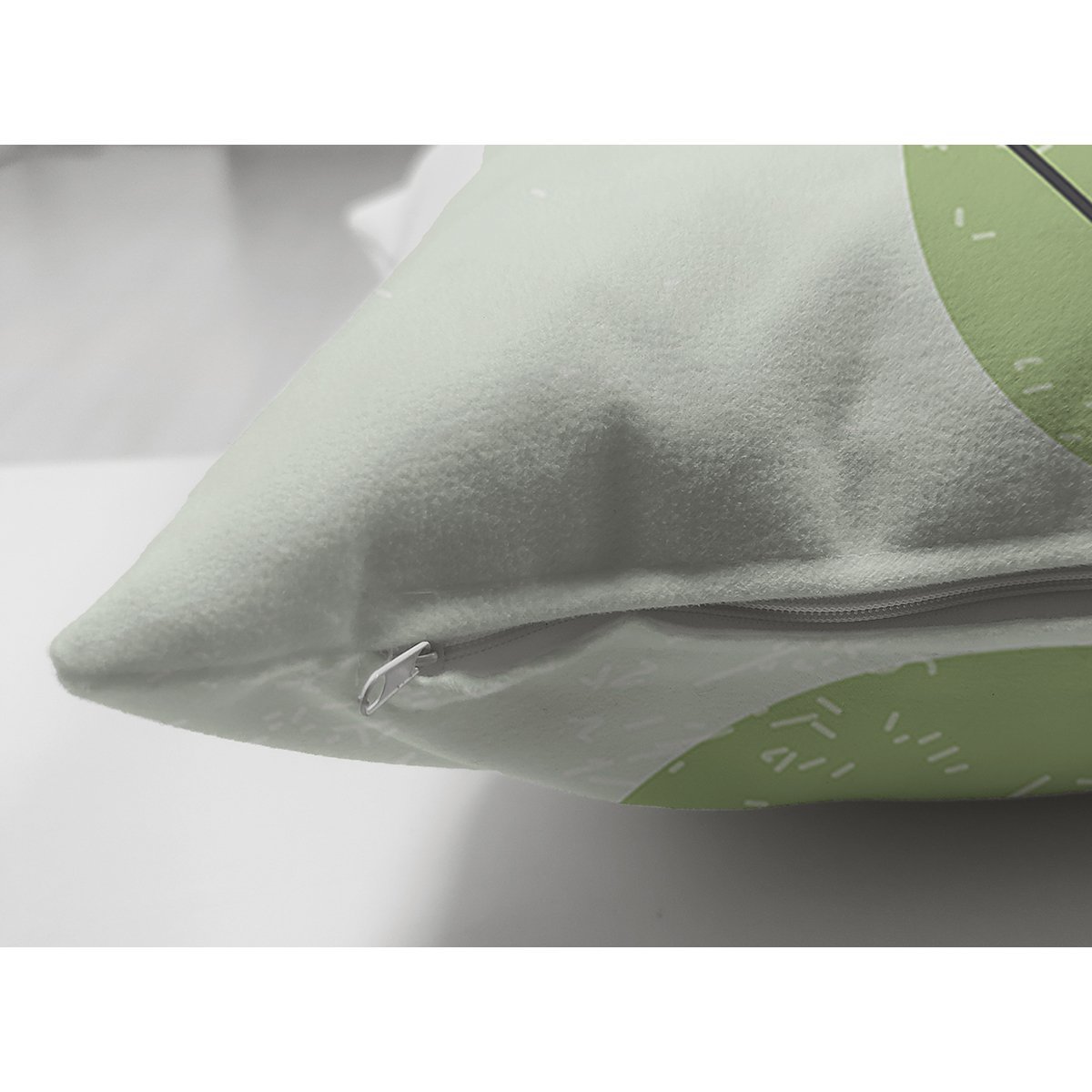 Suet-K7448-Renkli-Zeminde-Yaprak-Motifli-Dijital-Baskili-Modern-Suet-Yastik-Kirlent-Kilifi-2