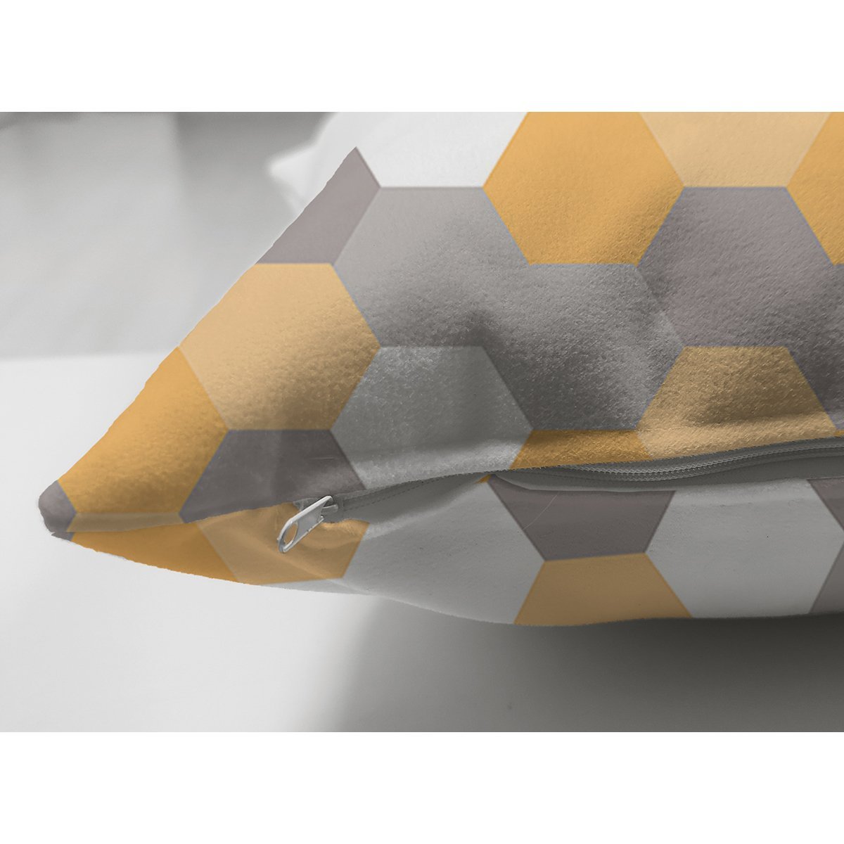 Suet-K7624-Renkli-Zemin-Uzerinde-Geometrik-Cizim-Dijital-Baskili-Modern-Suet-Yastik-Kirlent-Kilifi-2