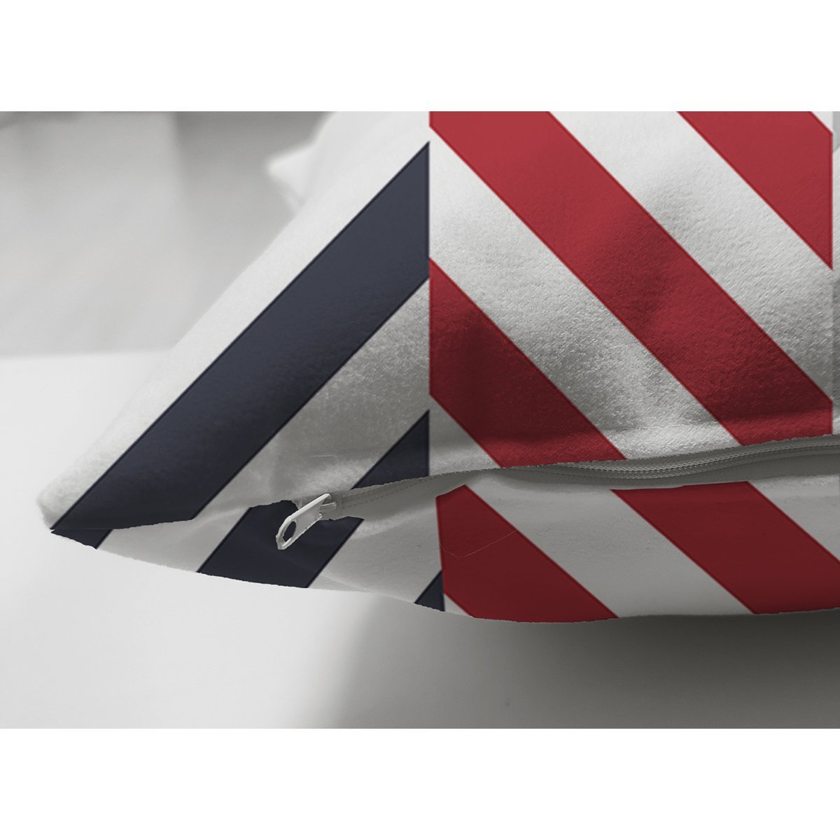 Suet-K7639-Beyaz-Zemin-Uzerinde-Geometrik-Cizimli-Zikzak-Desenli-Dijital-Baskili-Modern-Suet-Yastik-Kirlent-Kilifi-2