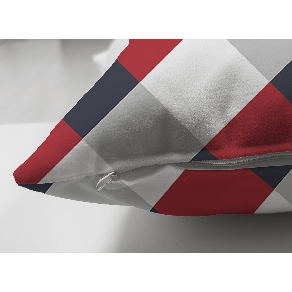 Suet-K7649-Beyaz-Zemin-Uzerinde-Renkli-Geometrik-Desenli-Dijital-Baskili-Modern-Suet-Yastik-Kirlent-Kilifi-2