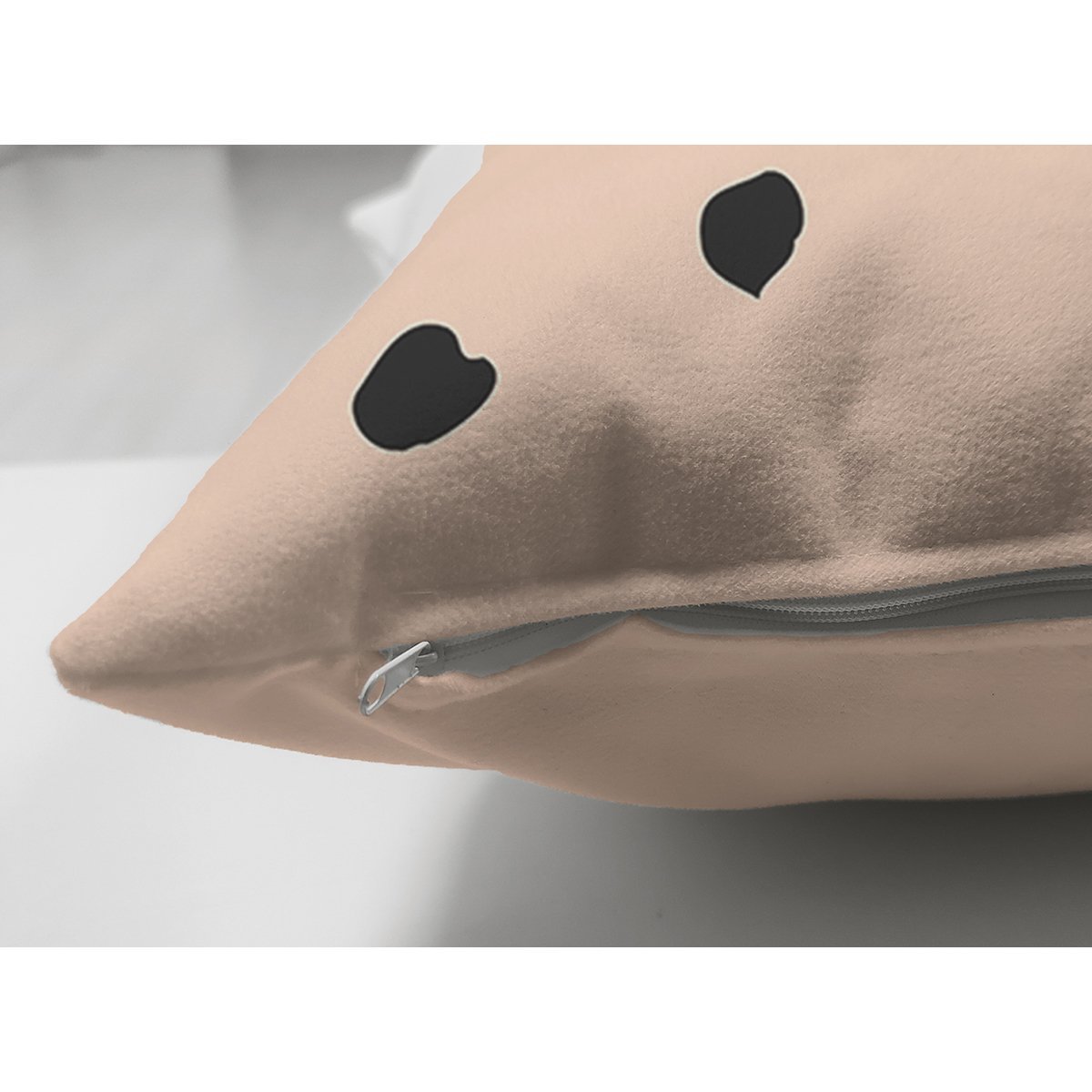 Suet-K7668-Renkli-Zemin-Uzerinde-Siyah-Geometrik-Cizimli-Dijital-Baskili-Modern-Suet-Yastik-Kirlent-Kilifi-2