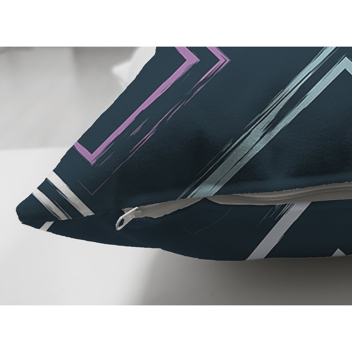 Suet-K7770-Siyah-Zemin-Uzerinde-Renkli-Geometrik-Desenli-Dijital-Baskili-Modern-Suet-Yastik-Kirlent-Kilifi-2