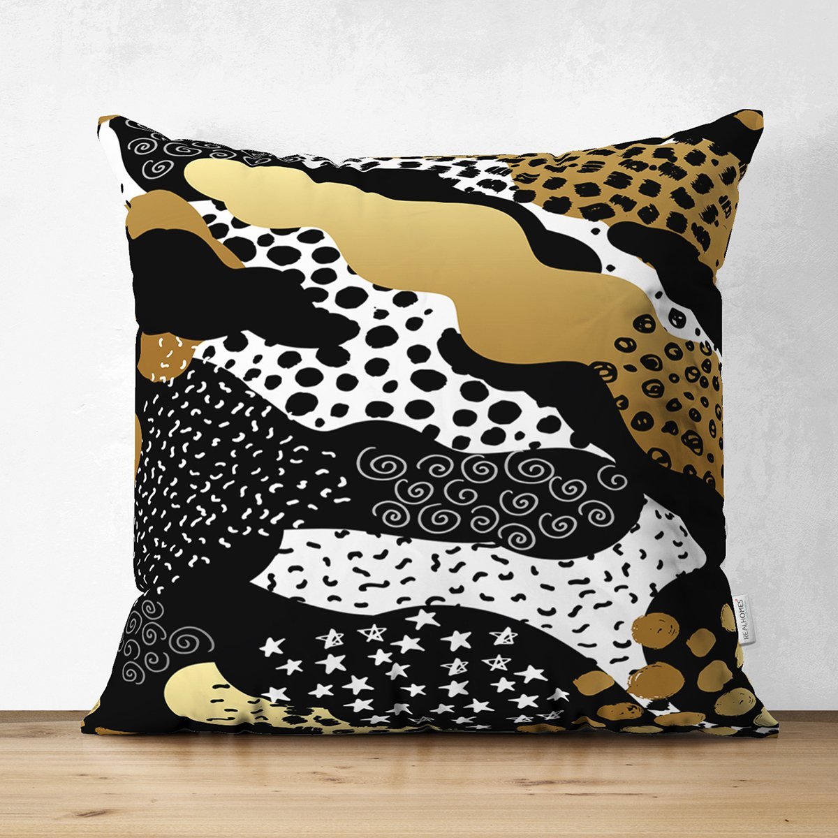 Suet-K7822-Siyah-Zemin-Uzerinde-Gold-Detayli-Modern-Desenli-Dijital-Baskili-Modern-Suet-Yastik-Kirlent-Kilifi