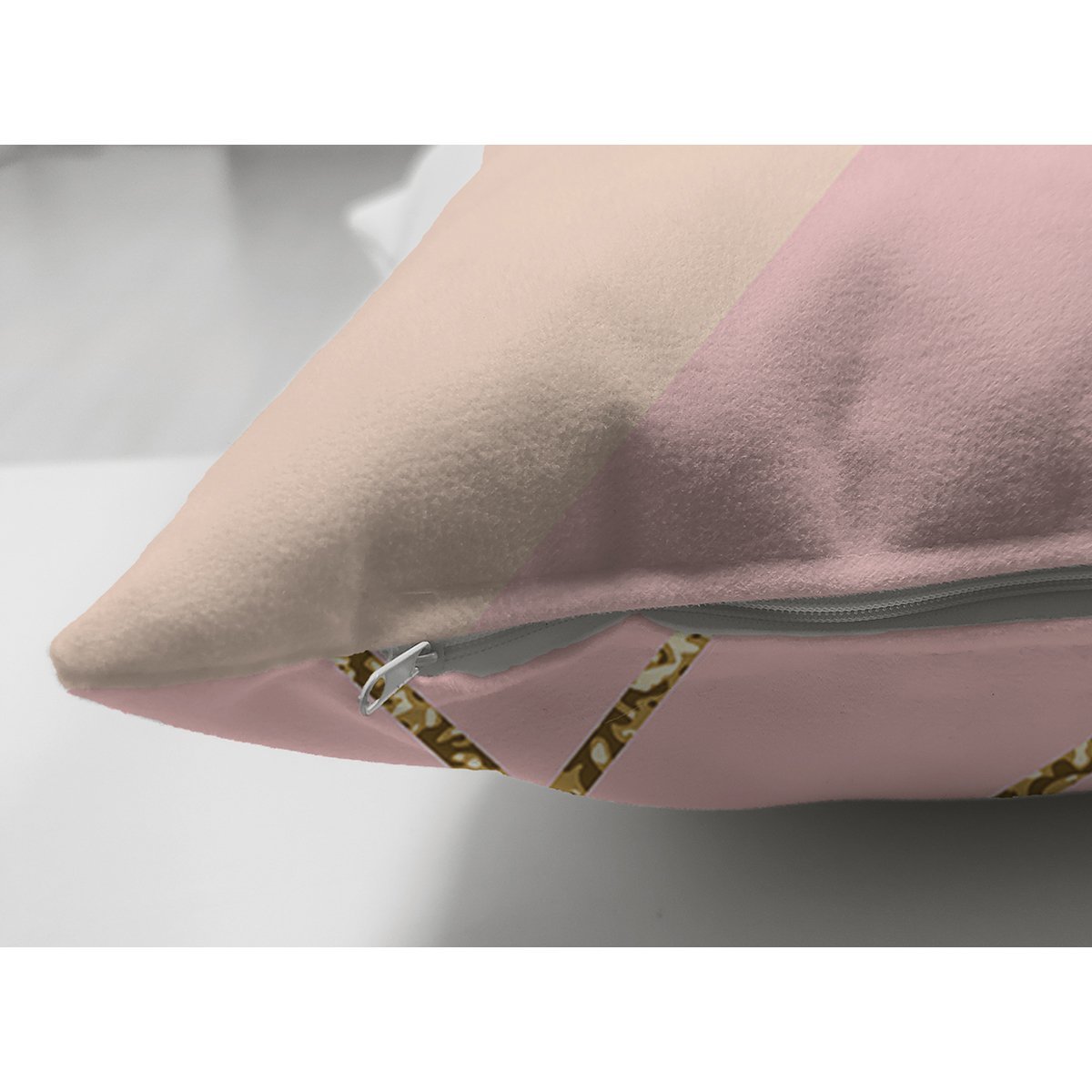 Suet-K7835-Pastel-Zemin-Uzerinde-Gold-Detayli-Modern-Cizgili-Dijital-Baskili-Modern-Suet-Yastik-Kirlent-Kilifi-2