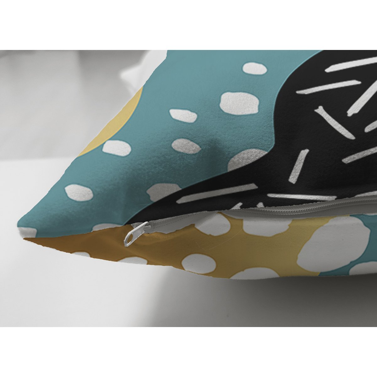 Suet-K7862-Renkli-Zemin-Uzerinde-Modern-Desenli-Dijital-Baskili-Modern-Suet-Yastik-Kirlent-Kilifi-2