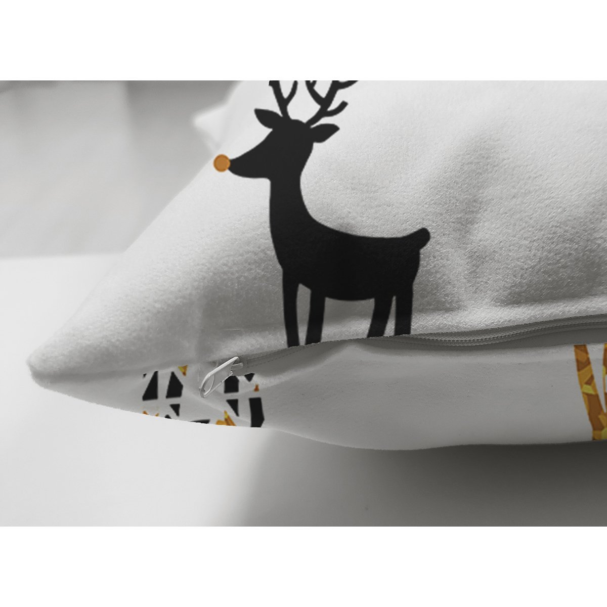 Suet-K7864-Beyaz-Zemin-Uzerinde-Modern-Geyik-Desenli-Dijital-Baskili-Modern-Suet-Yastik-Kirlent-Kilifi-2