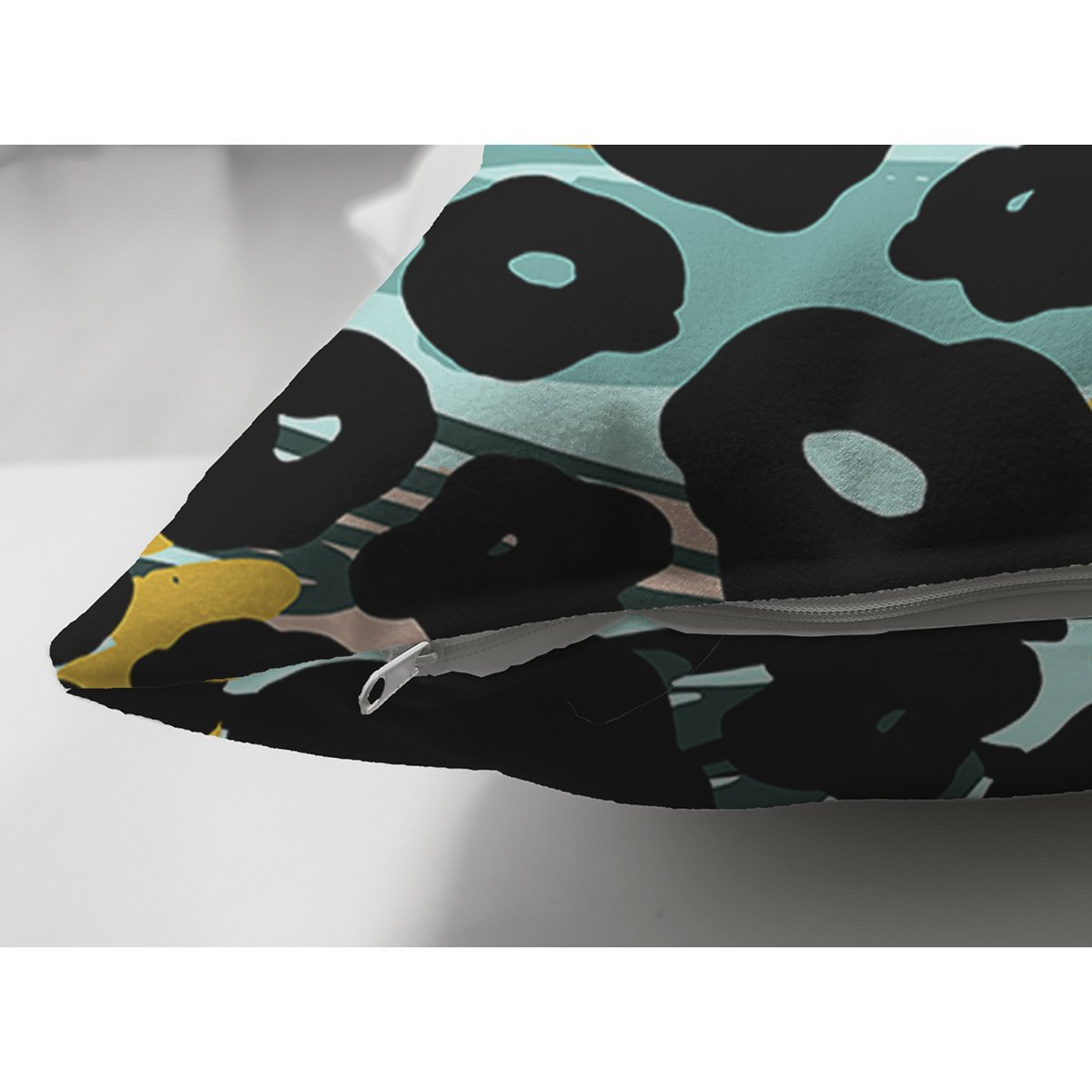 Suet-K7891-Pastel-Zemin-Uzerinde-Siyah-Geometrik-Desenli-Dijital-Baskili-Modern-Suet-Yastik-Kirlent-Kilifi-2