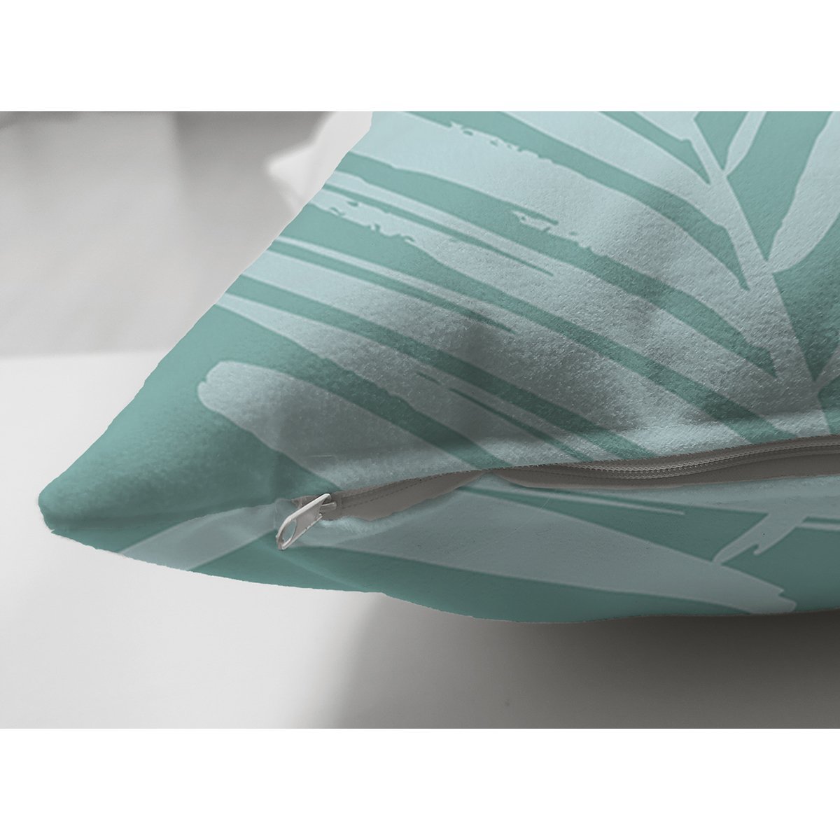 Suet-K7893-Renkli-Zemin-Uzerinde-Yaprak-Desenli-Dijital-Baskili-Modern-Suet-Yastik-Kirlent-Kilifi-2