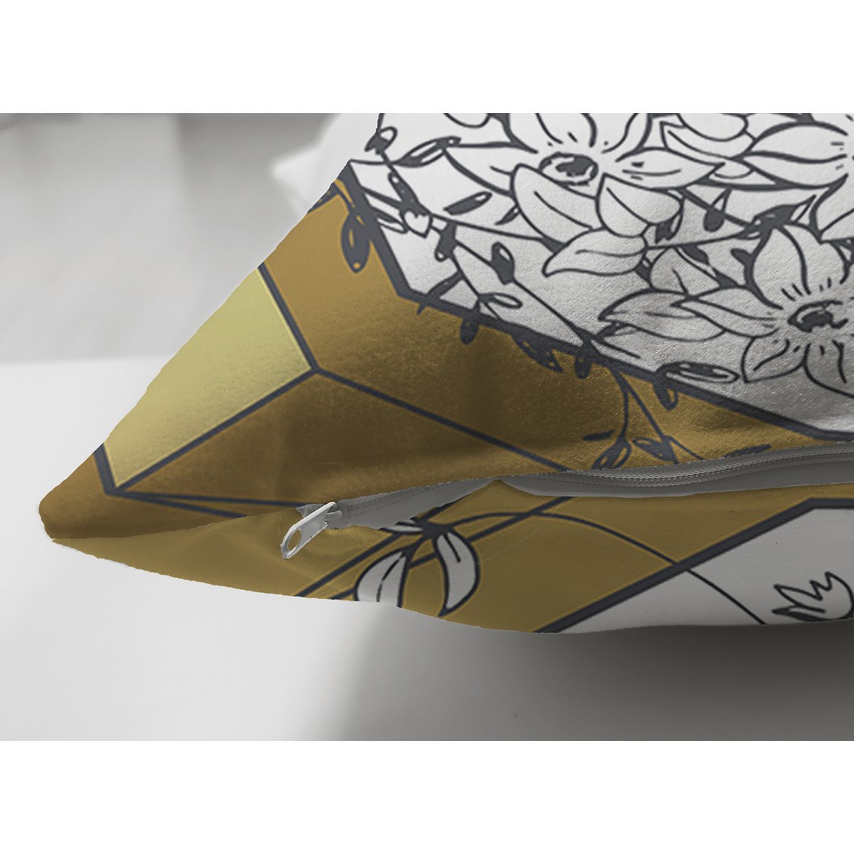 Suet-K7973-Gold-Zemin-Uzerinde-Beyaz-Gul-Motifli-Dijital-Baskili-Modern-Suet-Yastik-Kirlent-Kilifi-2