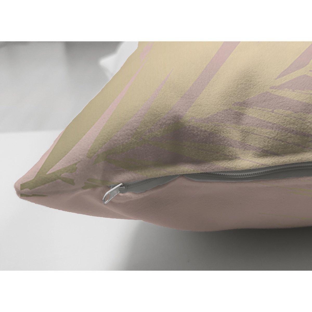 Suet-K7977-Pastel-Zemin-Uzerinde-Gold-Detayli-Yaprak-Desenli-Dijital-Baskili-Modern-Suet-Yastik-Kirlent-Kilifi-2