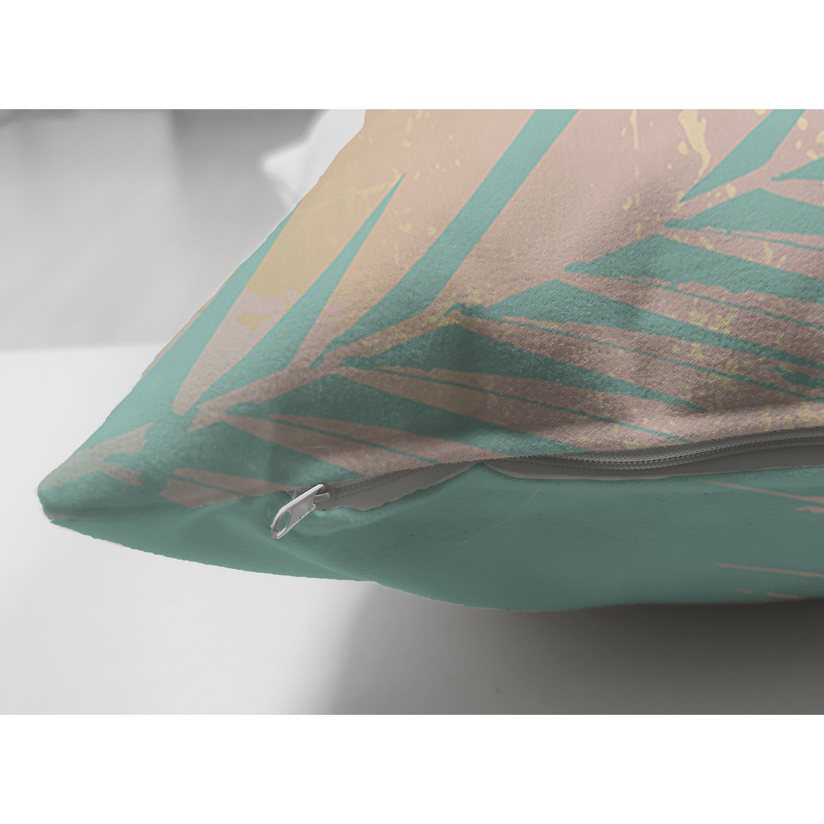 Suet-K7982-Pastel-Zemin-Uzerinde-Gold-Detayli-Yaprak-Desenli-Dijital-Baskili-Modern-Suet-Yastik-Kirlent-Kilifi-2