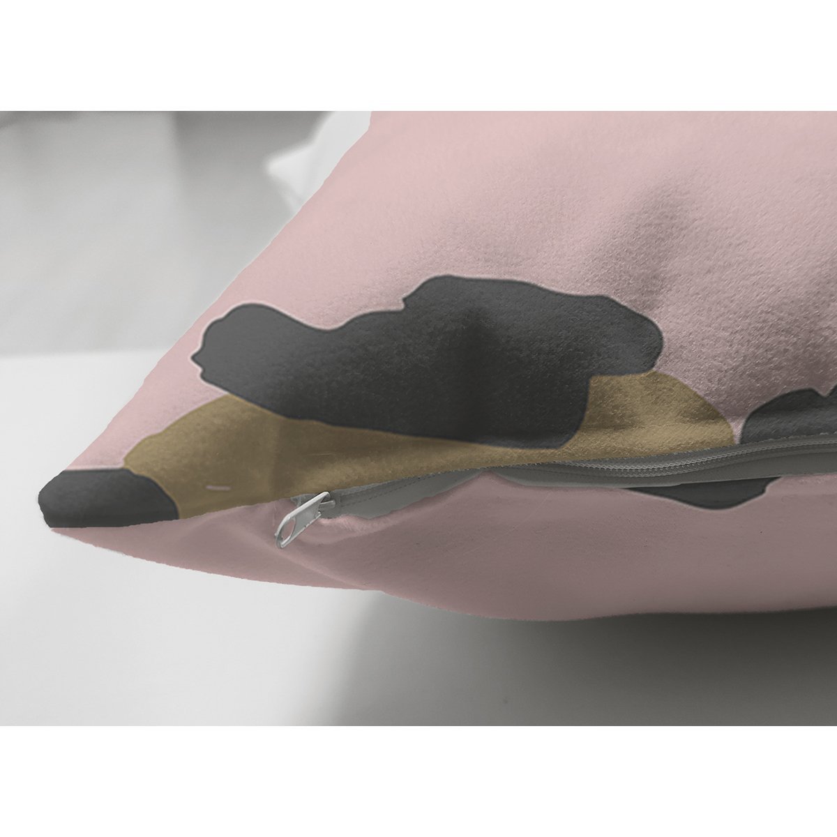 Suet-K7990-Pastel-Zemin-Uzerinde-Gold-Detayli-Geometrik-Desenli-Dijital-Baskili-Modern-Suet-Yastik-Kirlent-Kilifi-2