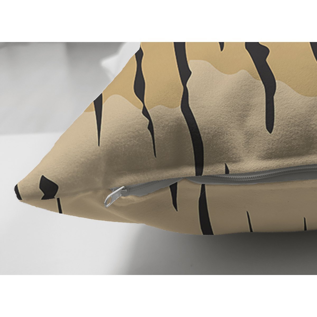 Suet-K8003-Beyaz-Zemin-Uzerinde-Renkli-Cicek-Desenli-Dijital-Baskili-Modern-Suet-Yastik-Kirlent-Kilifi-2