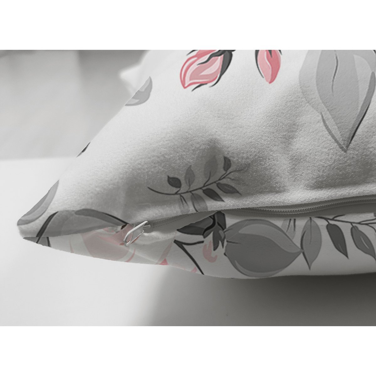 Suet-K8004-Pastel-Zemin-Uzerinde-Siyah-Puantiye-Desenli-Dijital-Baskili-Modern-Suet-Yastik-Kirlent-Kilifi-2