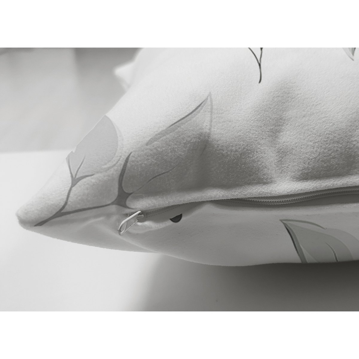 Suet-K8008-Pastel-Zemin-Uzerinde-Beyaz-Yaprak-Desenli-Dijital-Baskili-Modern-Suet-Yastik-Kirlent-Kilifi-2