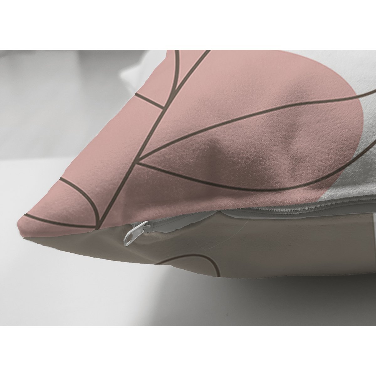 Suet-K8051-Beyaz-Zemin-Uzerinde-Pastel-Renkli-Yaprak-Desenli-Dijital-Baskili-Modern-Suet-Yastik-Kirlent-Kilifi-2