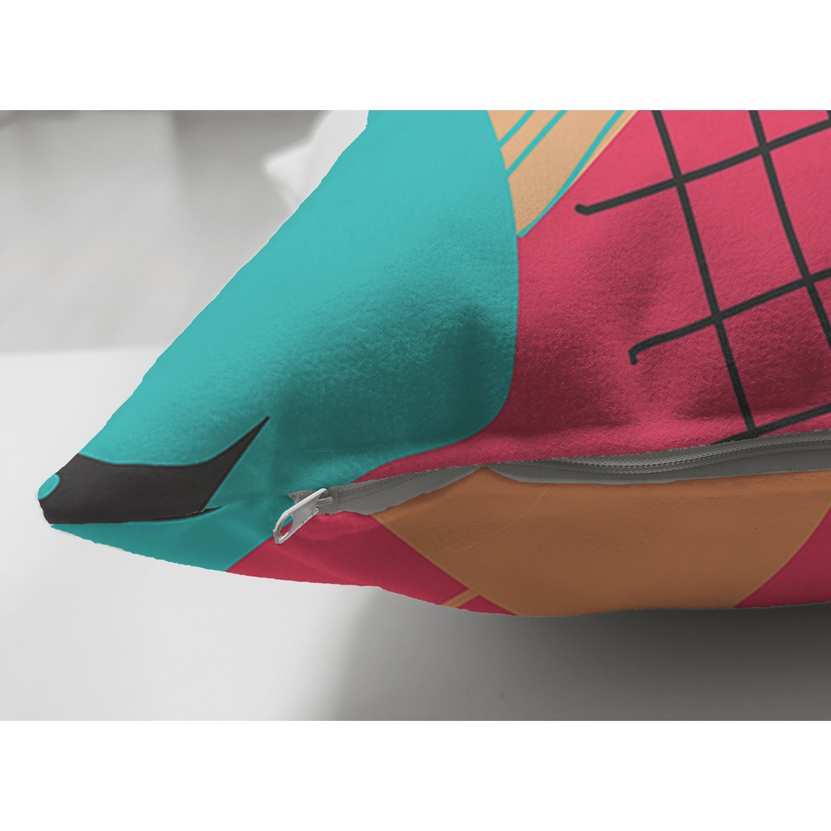 Suet-K8063-Renkli-Zemin-Uzerinde-Geometrik-Desenli-Dijital-Baskili-Modern-Suet-Yastik-Kirlent-Kilifi-2