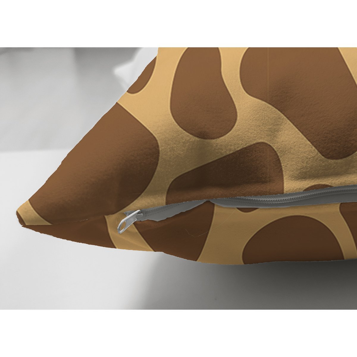 Suet-K8101-Renkli-Zemin-Uzerinde-Geometrik-Desenli-Dijital-Baskili-Modern-Suet-Yastik-Kirlent-Kilifi-2