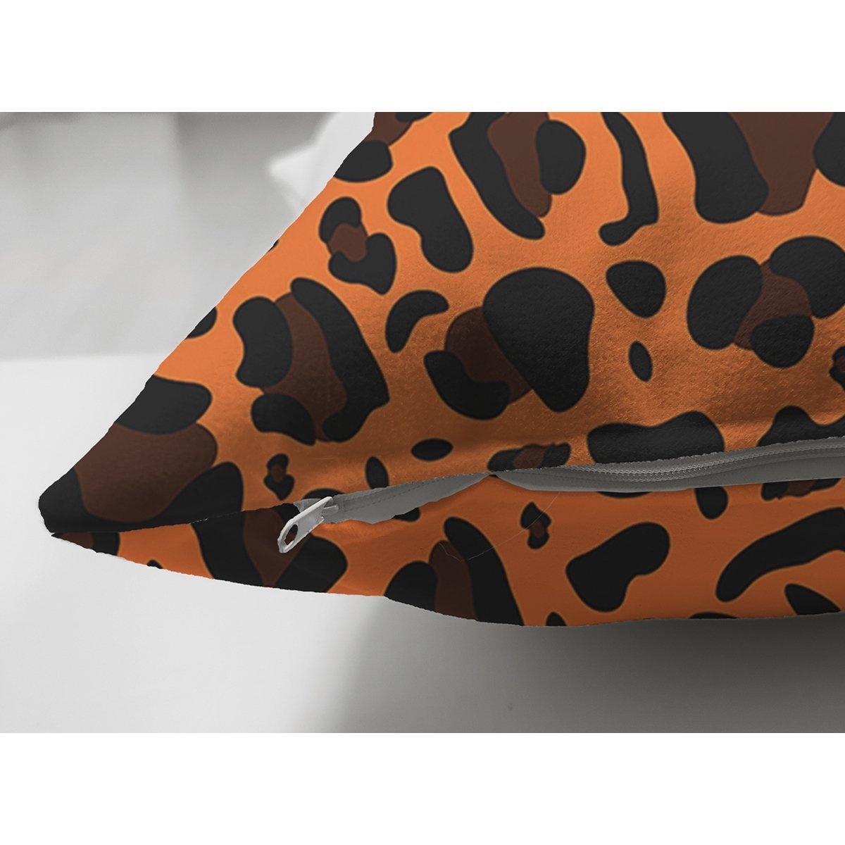 Suet-K8106-Renkli-Zemin-Uzerinde-Geometrik-Desenli-Dijital-Baskili-Modern-Suet-Yastik-Kirlent-Kilifi-2