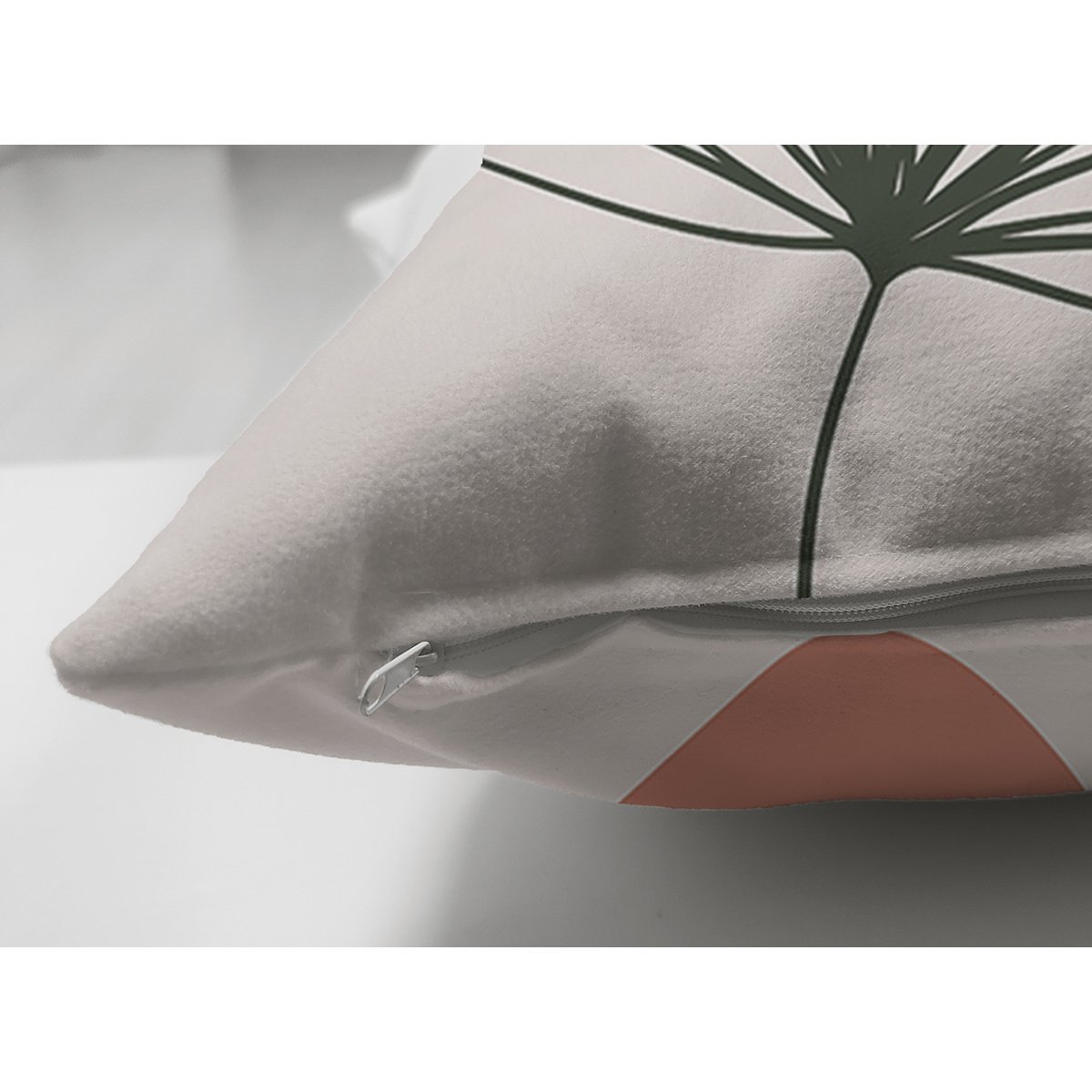 Suet-K8121-Pastel-Zemin-Uzerinde-Yaprak-Desenli-Dijital-Baskili-Modern-Suet-Yastik-Kirlent-Kilifi-2