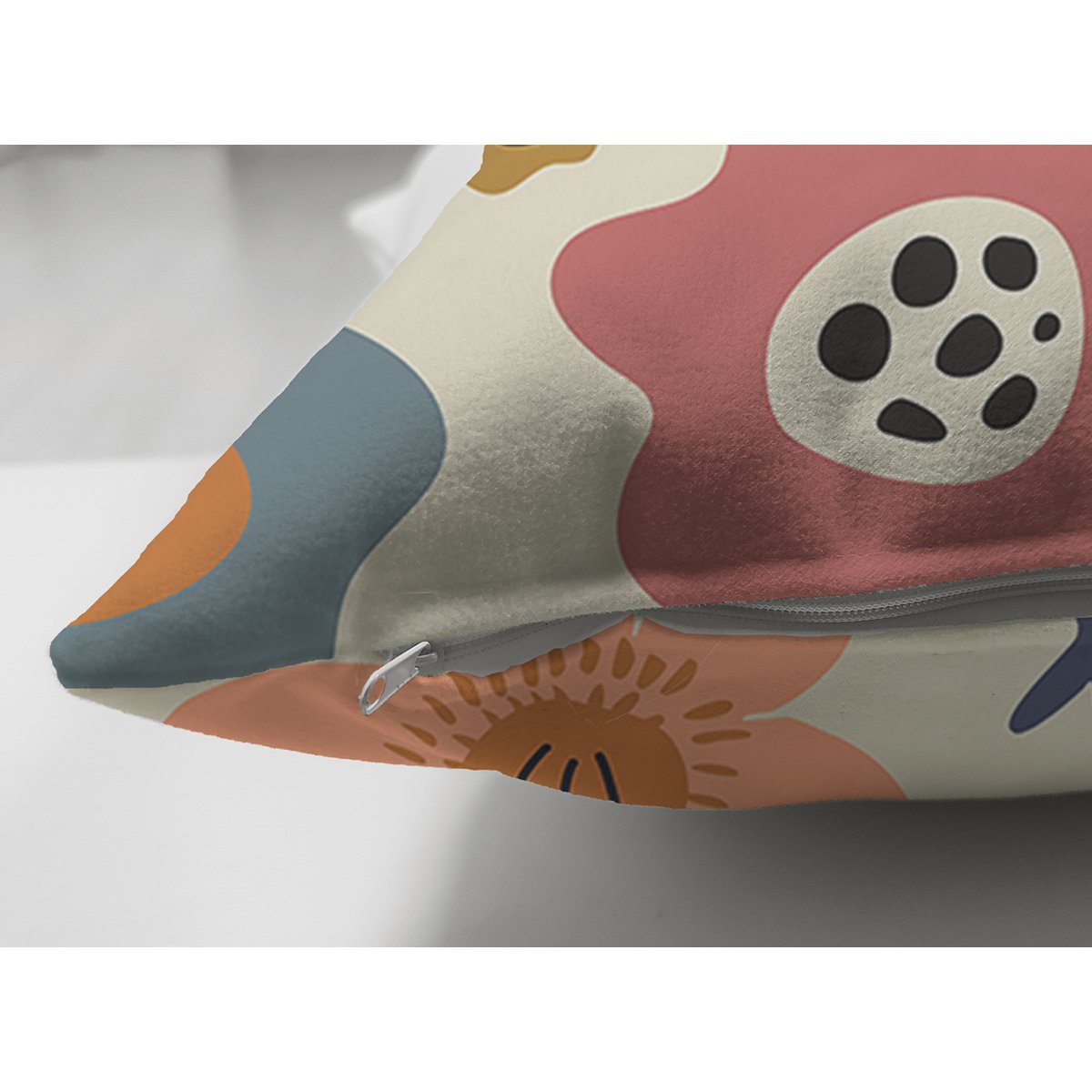 Suet-K8122-Pastel-Zemin-Uzerinde-Cicek-Desenli-Dijital-Baskili-Modern-Suet-Yastik-Kirlent-Kilifi-2