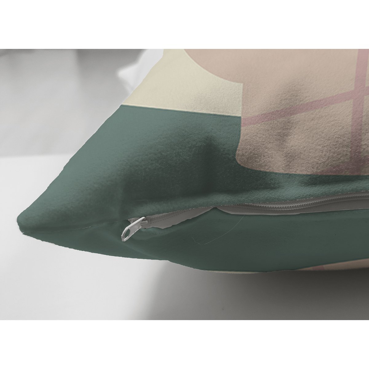 Suet-K8138-Pastel-Zemin-Uzerinde-Yaprak-Desenli-Dijital-Baskili-Modern-Suet-Yastik-Kirlent-Kilifi-2