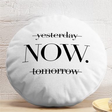 Yesterday Tomorrow NOW Yazılı Dijital Baskılı Yuvarlak Yastık Kırlent Kılıfı