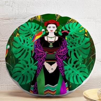 Tropik Yapraklar İçerisinde Frida Motifli Dijital Baskılı Yuvarlak Kırlent Kılıfı