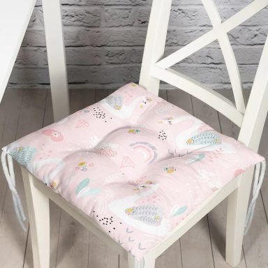 Pembe Zeminde Sevimli Kuğular Dijital Baskılı Özel Tasarım Modern Pofidik Sandalye Minderi
