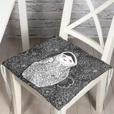 Çiçek Desenli Zeminde Matruşka Dijital Baskılı Modern Pofidik Sandalye Minderi