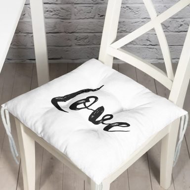 Love Yazı Desenli Dijital Baskılı Pofidik Kare Sandalye Minderi