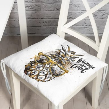 Beyaz Zeminde 3D Ananas Özel Tasarımlı Pofidik Sandalye Minderi