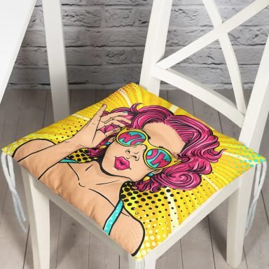 Sarı Zeminli Pop Art Girl Desenli Pofidik Kare Sandalye Minderi