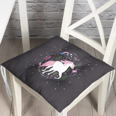 Siyah Zeminde Unicorn Sevimli At Çocuk Odası Pofidik Sandalye Minderi