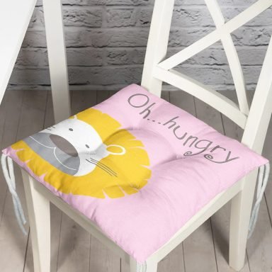Pembe Zeminde Hungry Aslan Motifli Dijital Baskılı Bebek Odası Pofidik Sandalye Minderi