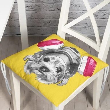 Kulaklıklı Köpek Motifli Dijital Baskılı Modern Pofidik Sandalye Minderi
