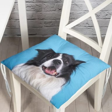 Mavi Zeminde Sevimli Köpek Dijital Baskılı Modern Pofidik Sandalye Minderi