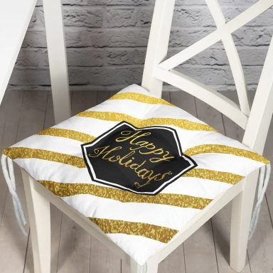 Beyaz Zemin Üzerinde Gold Detaylı Happy Holidays Yazılı Dijital Baskılı Modern Pofidik Sandalye Minderi