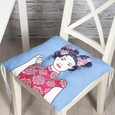 İnci Kolyeli Japon Kadın Dijital Baskılı Modern Pofidik Sandalye Minderi